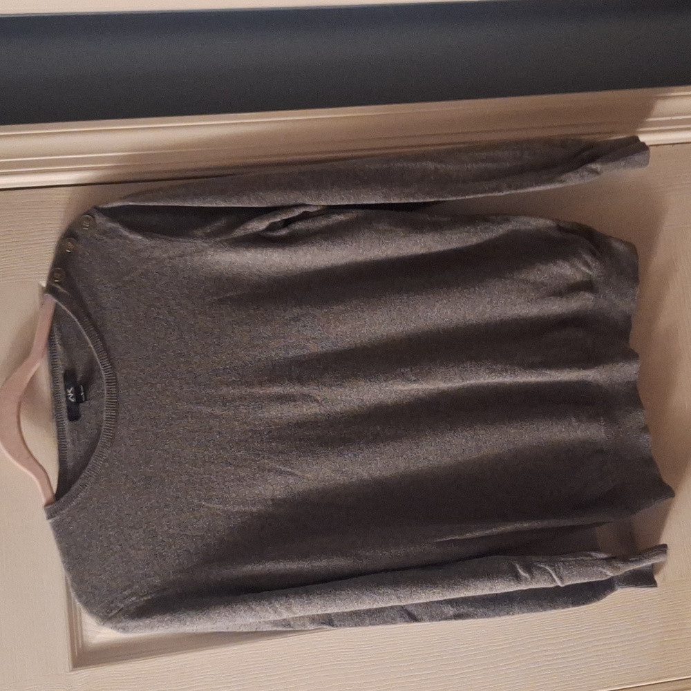 Women's Gray Sweater**